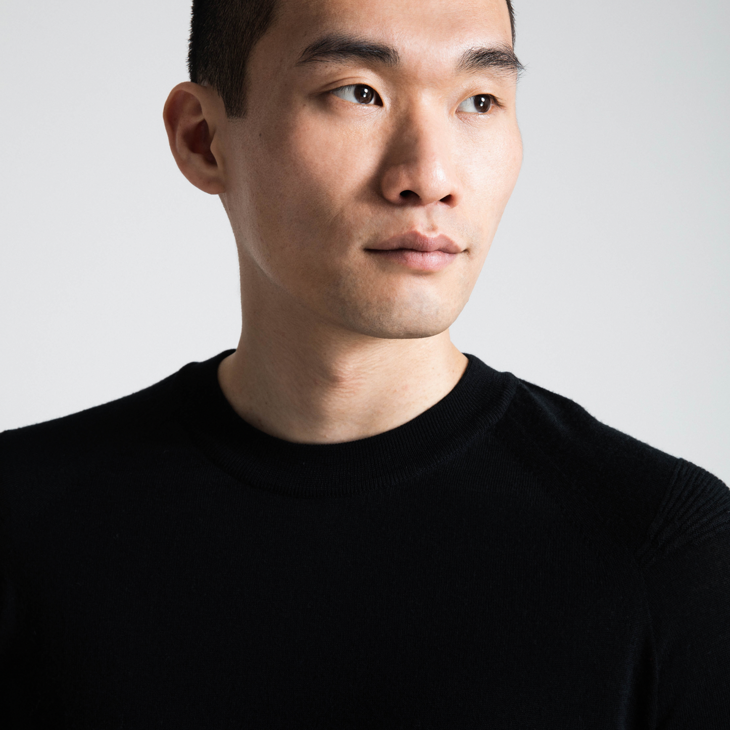 Natural Seamless Merino Crew-Black
