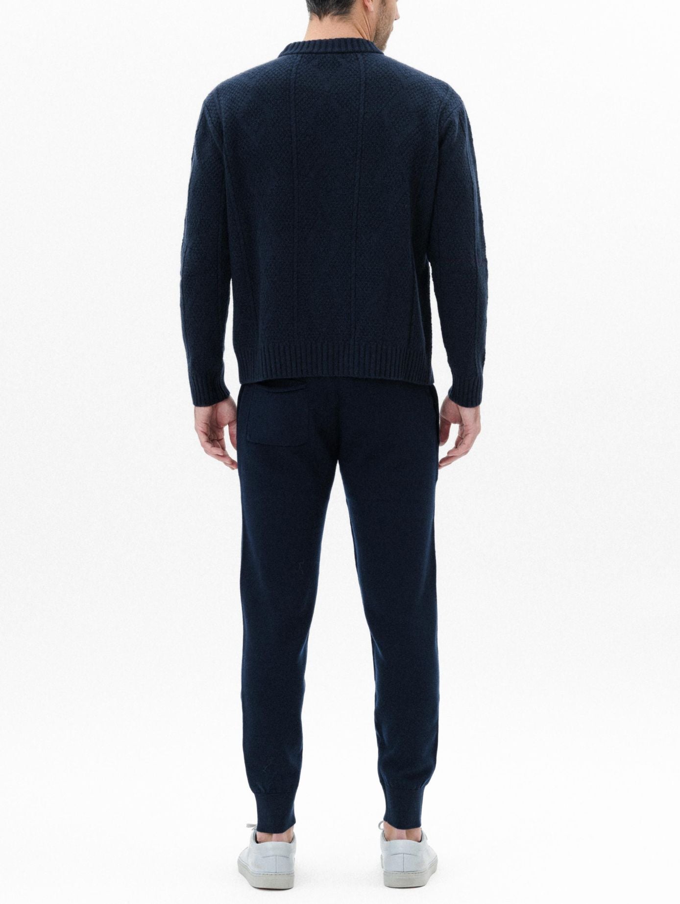 giannotti-monaco-pull-weekender-aran-bleu-cosmos-vue-dos-coupe-droite-et-maille-texturée