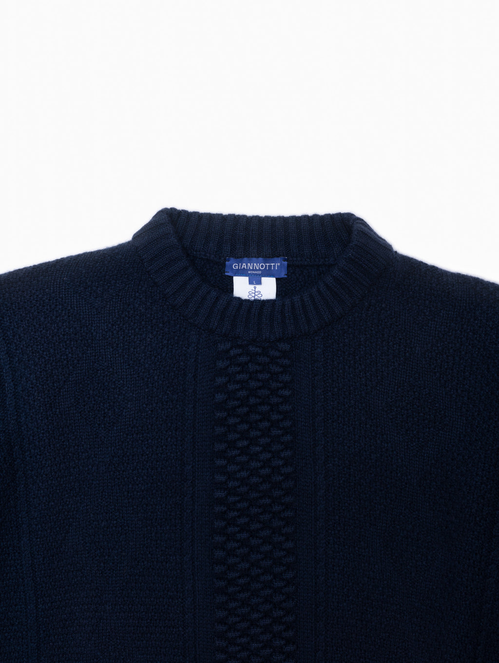 giannotti-monaco-detail-pull-weekender-aran-bleu-cosmos-col-rond-et-maille-torsadee-en-cachemire