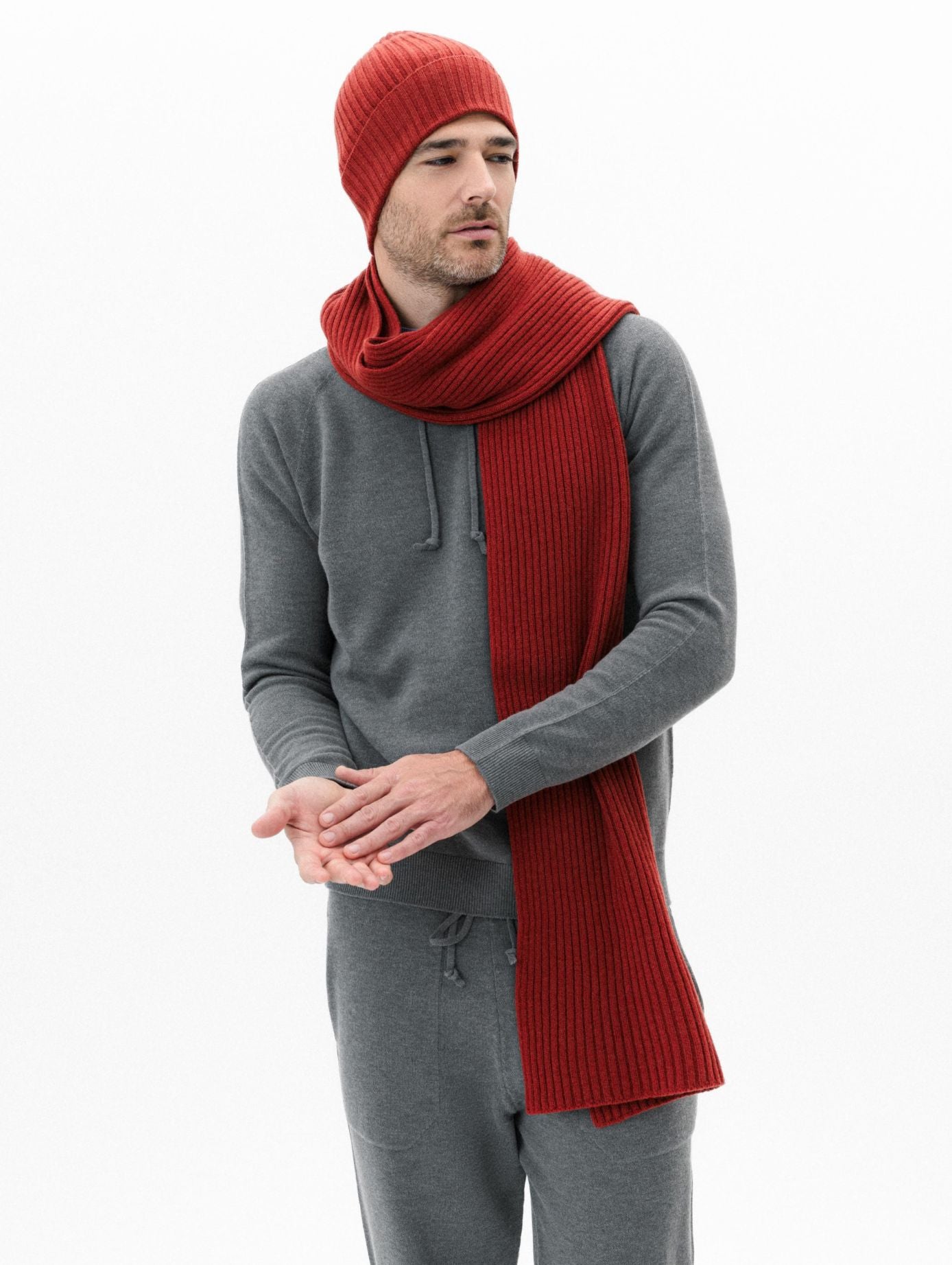 giannotti-monaco-écharpe-cachemire-circulaire-côtelé-cotta-red