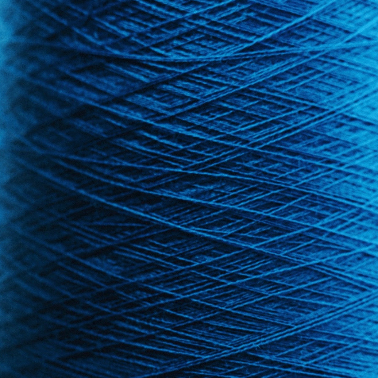 giannotti-monaco-matière-fil-betty-bleu-detail-bobine-laine-de-merinos