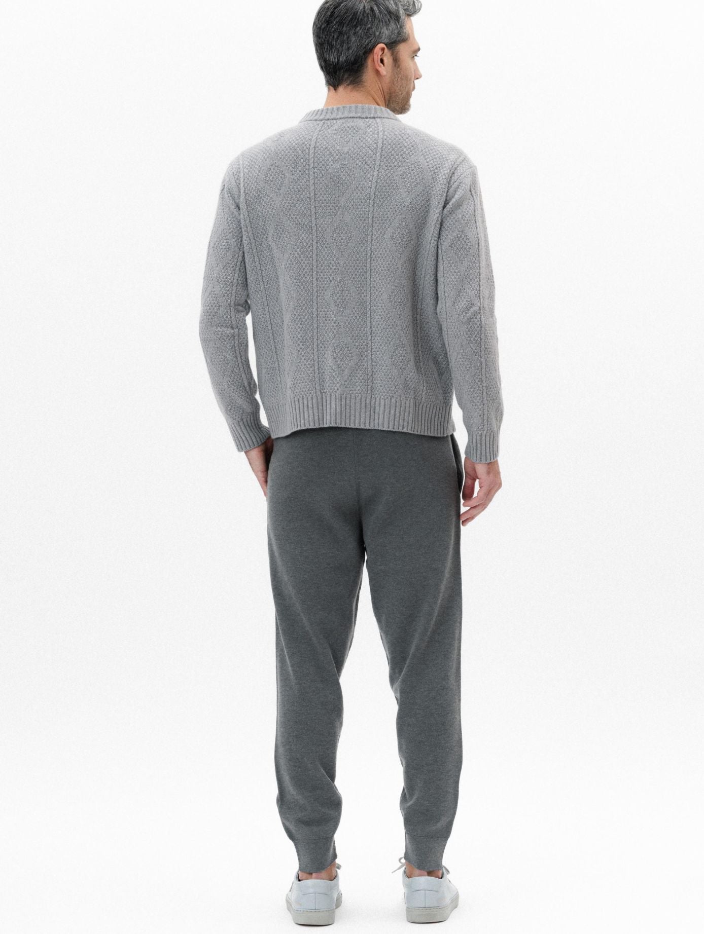 giannotti-monaco-pull-weekender-aran-gris-moon-vue-dos-coupe-droite-et-maille-texturée